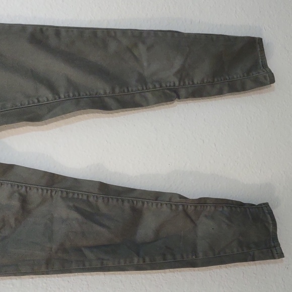 SLIGHTLY USED LEVIS COLOR OLIVE 710 SUPER SKINNY SIZE 25 AS SEEN IN PHOTOS - Picture 6 of 10